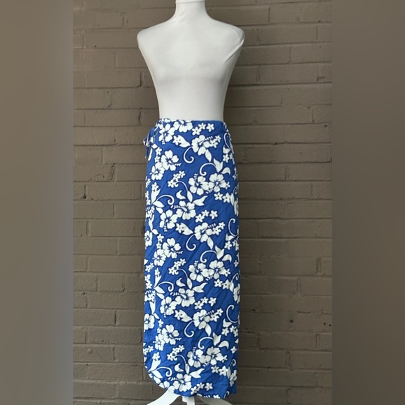 Blue and white floral print sarong M - Picture 1 of 11